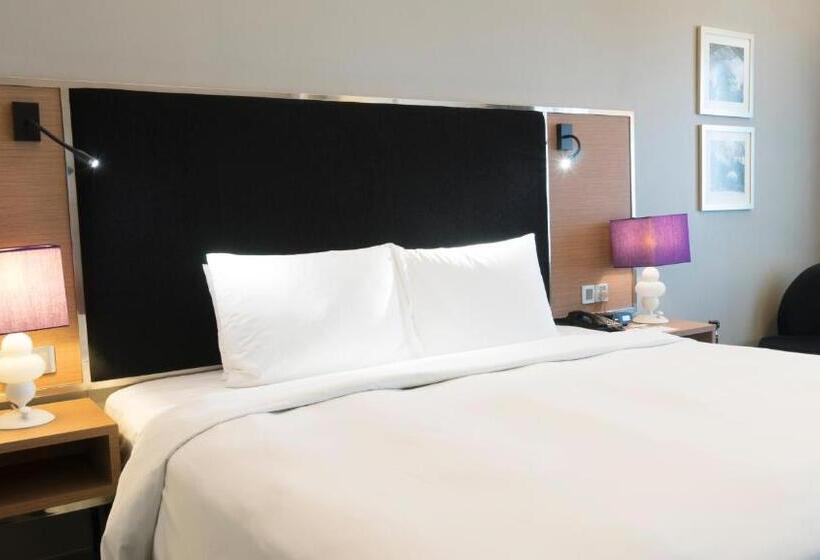 اتاق لوکس با تخت بزرگ, Wyndham Grand Bangsar Kuala Lumpur