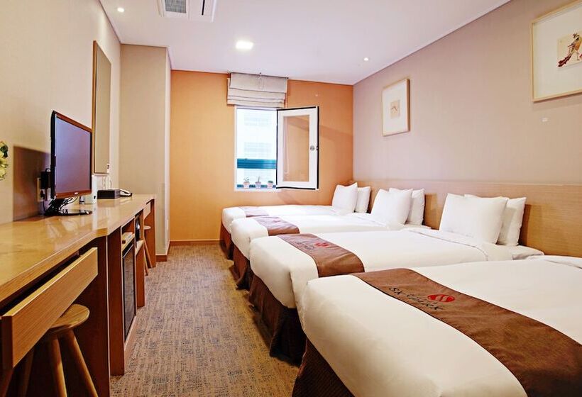 四人标准间, Skypark Myeongdong 3