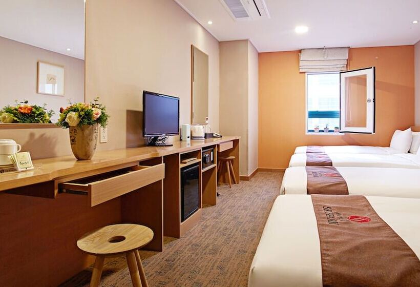Четырехместный Номер Стандарт, Skypark Myeongdong 3