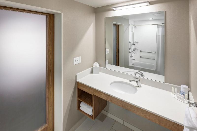 带大床的标准工作室, Springhill Suites By Marriott Salt Lake City Airport