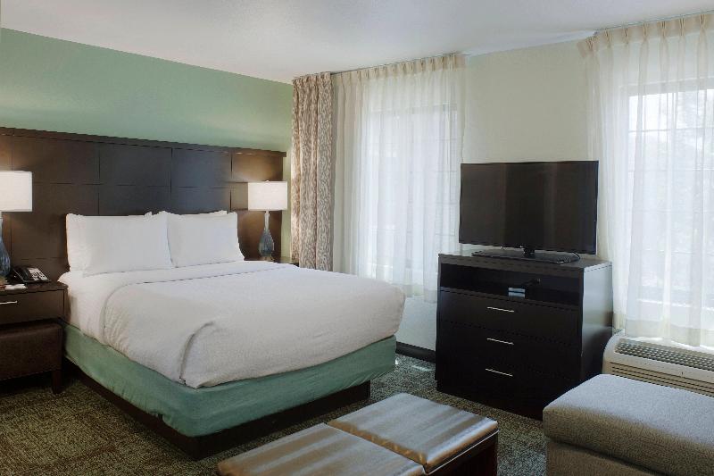 غرفة قياسية لذوى الاحتياجات الخاصة, Staybridge Suites Fayetteville, An Ihg