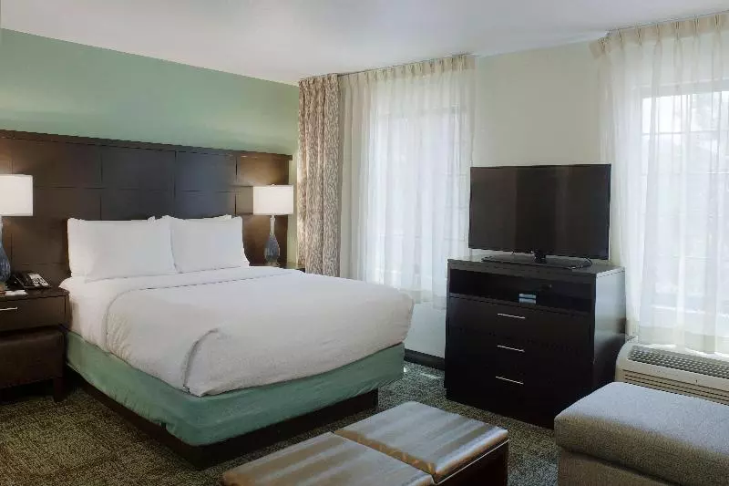 身障者適用スタンダードルーム, Staybridge Suites Fayetteville, An Ihg