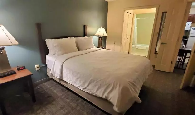 スタンダードスタジオ, Staybridge Suites Rochester University, An Ihg