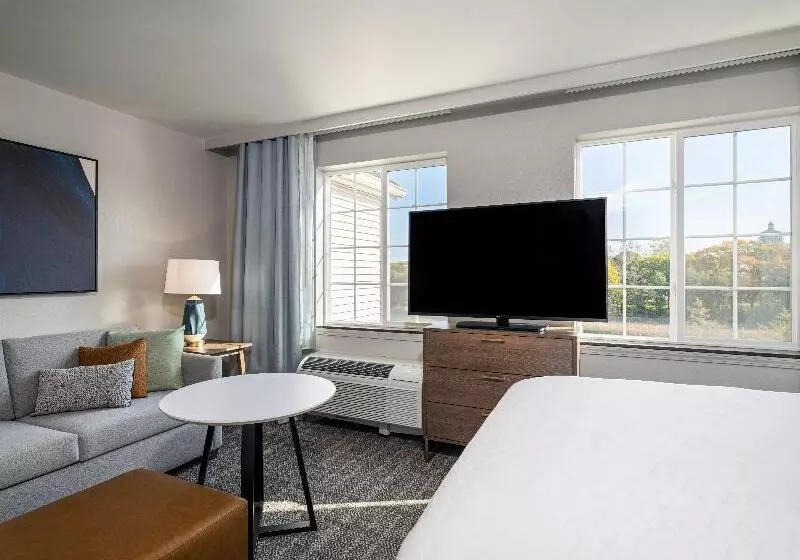 Standard studio with river view, Staybridge Suites Rochester University, An Ihg