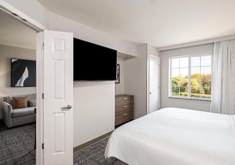 带河湖景观的套房, Staybridge Suites Rochester University, An Ihg
