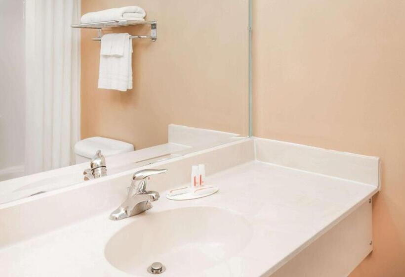 إستوديو قياسى, Super 8 By Wyndham Shipshewana