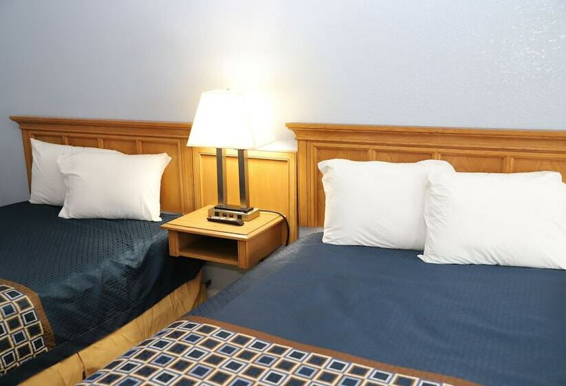 带2个双人床的标准工作室, Super 8 By Wyndham Florence Sc I 95 North Hwy 76