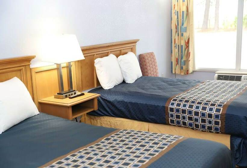 带2个双人床的标准工作室, Super 8 By Wyndham Florence Sc I 95 North Hwy 76