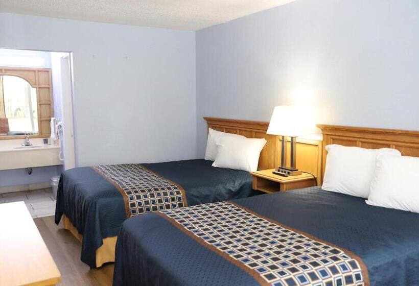 带2个双人床的标准工作室, Super 8 By Wyndham Florence Sc I 95 North Hwy 76