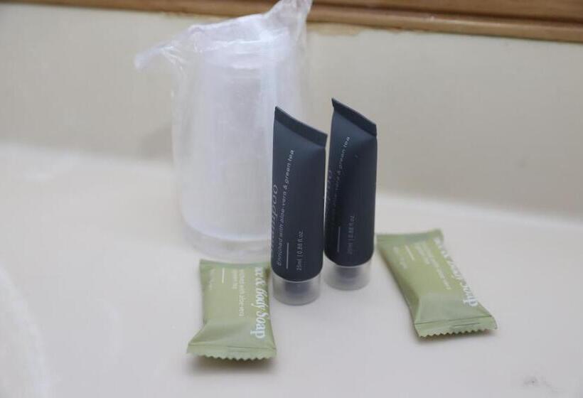 带2个双人床的标准工作室, Super 8 By Wyndham Florence Sc I 95 North Hwy 76