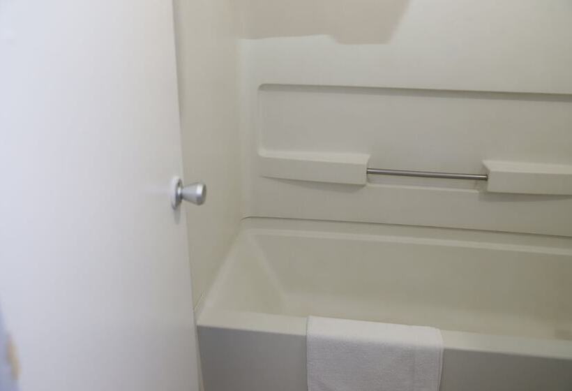 带2个双人床的标准工作室, Super 8 By Wyndham Florence Sc I 95 North Hwy 76