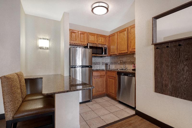 キングサイズベッドのスイートルーム, Staybridge Suites Tallahassee I 10 East, An Ihg