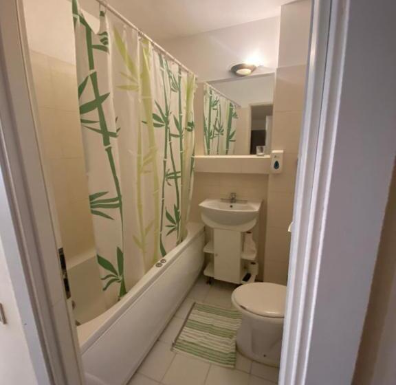 اتاق استاندارد یک نفره, Ave Hotel Victoriei