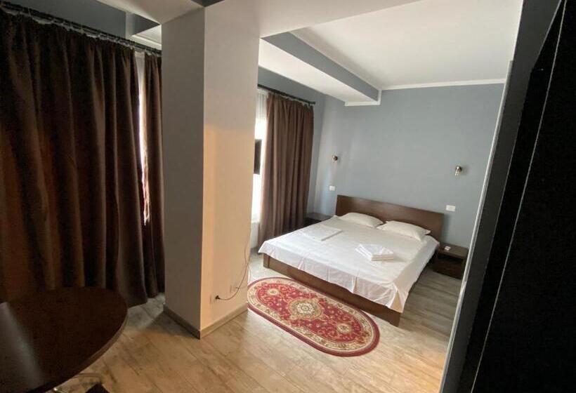 آپارتمان خانوادگی, Ave Hotel Victoriei