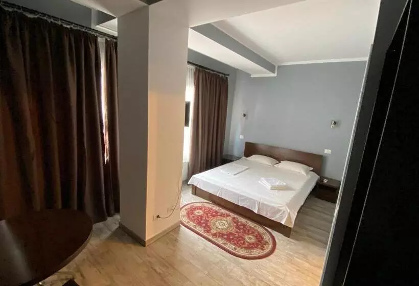 آپارتمان خانوادگی, Ave Hotel Victoriei