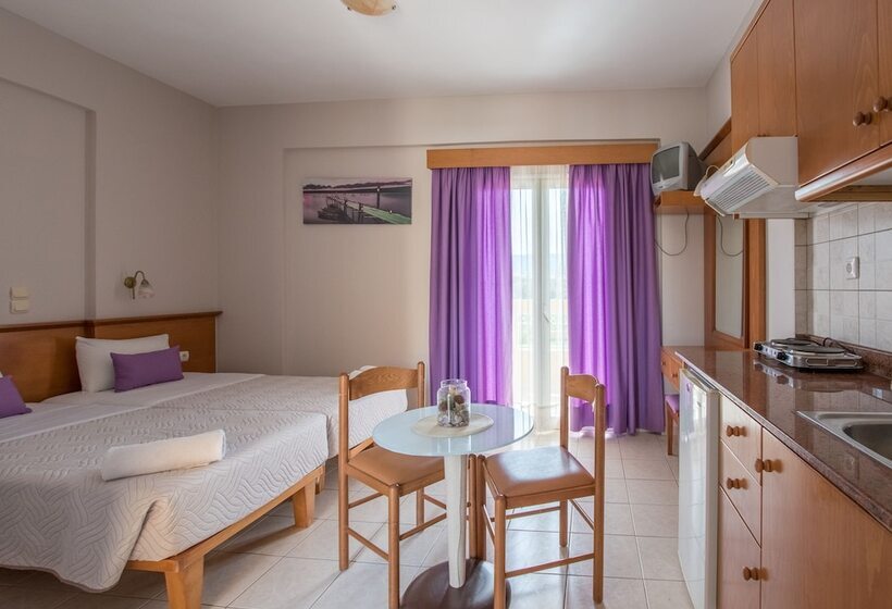 스탠다드 스튜디오, Danelis Studios & Apartments