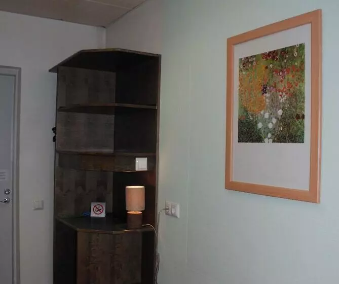 اتاق اکونومی, Center
