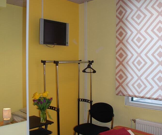 اتاق اکونومی, Center