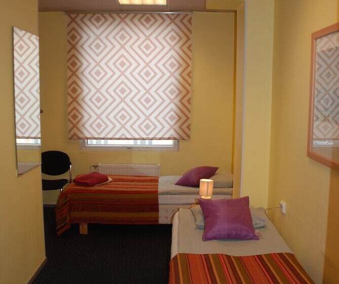 اتاق اکونومی, Center