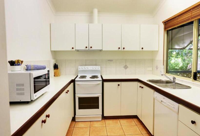 ویلای استاندارد 3 خوابه, Habitat Resort