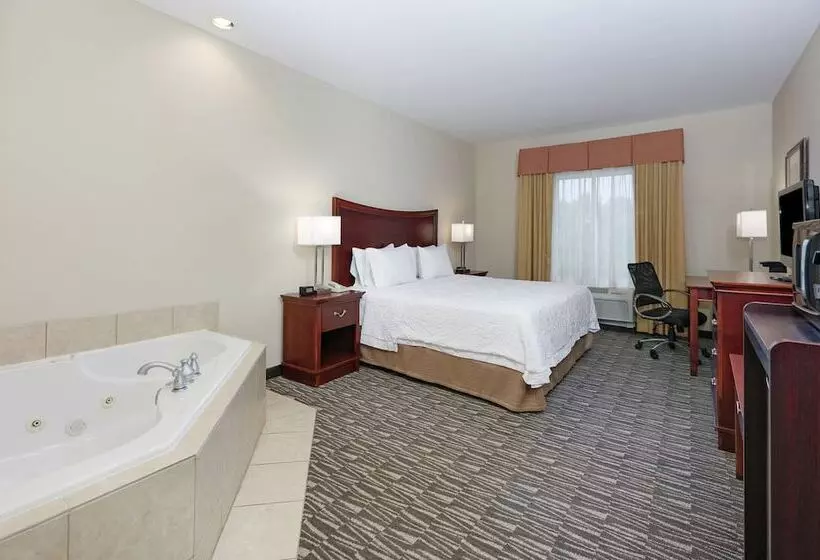 スタンダードスタジオ, Hampton Inn & Suites Southern Pines Pinehurst