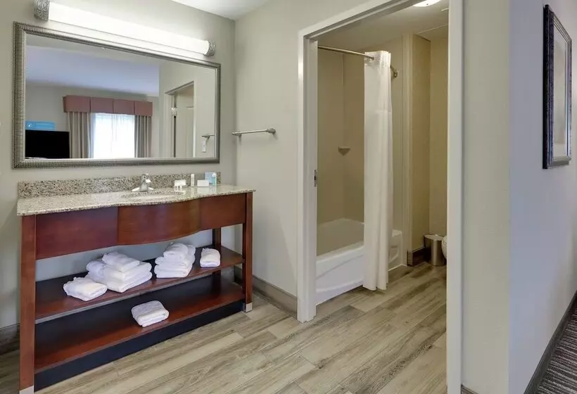 スタンダードスタジオ, Hampton Inn & Suites Southern Pines Pinehurst