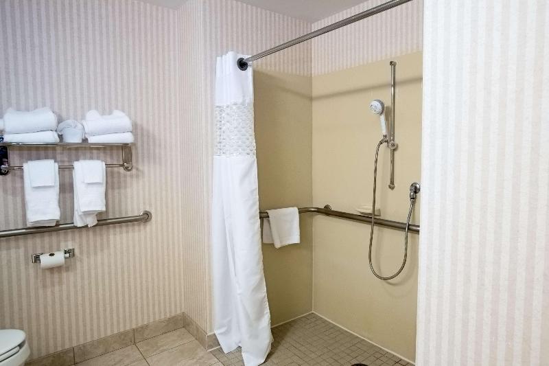 غرفة قياسية سرير كينج, Hampton Inn Raynhamtaunton