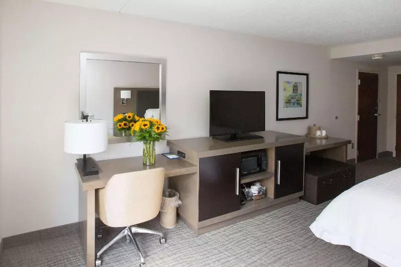 キングサイドベッドのスタンダードワンルーム, Hampton Inn Raynhamtaunton