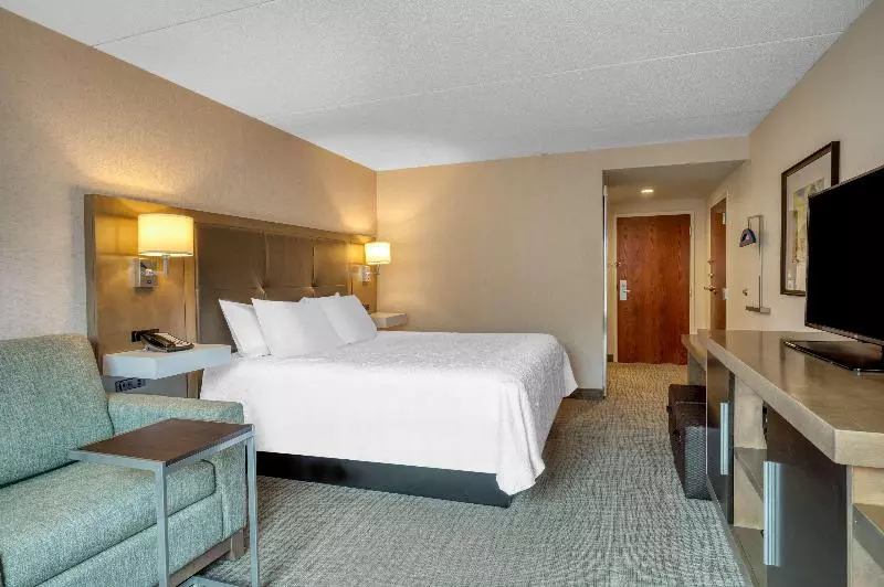 キングサイドベッドのスタンダードワンルーム, Hampton Inn Raynhamtaunton