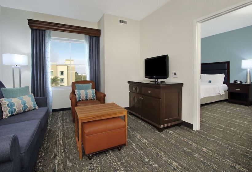带大床的套房, Homewood Suites By Hilton Miami Airport West