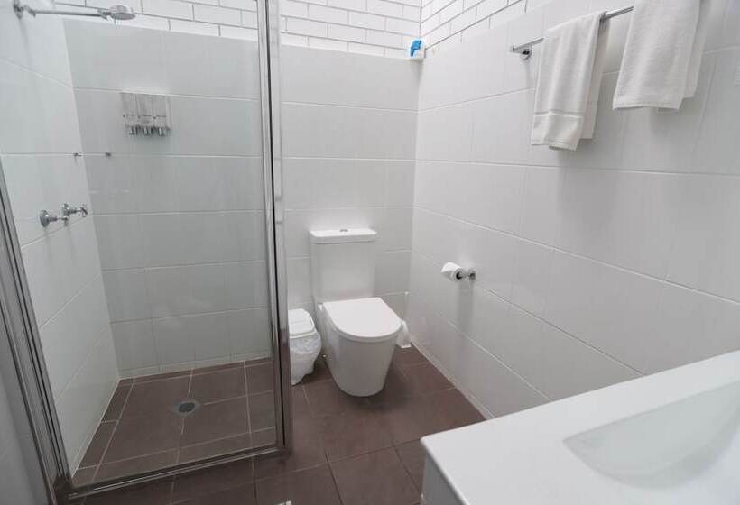 标准间, The Town House Motor Inn