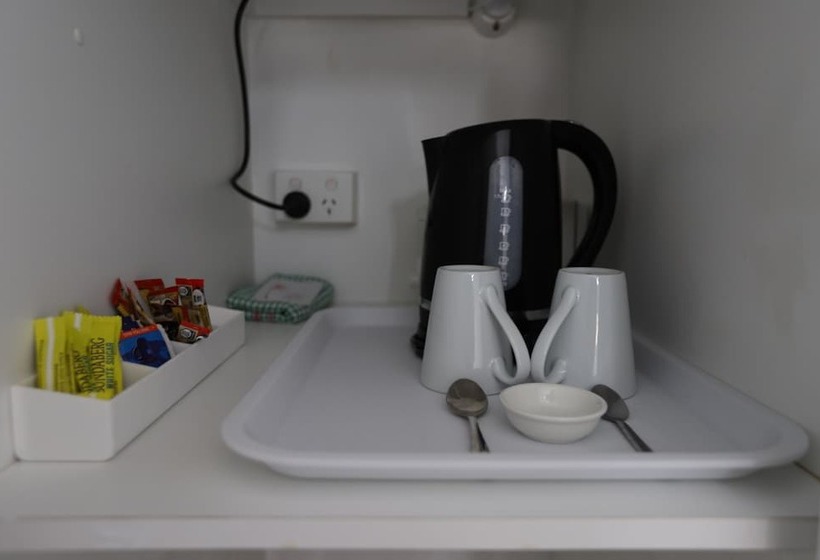 标准间, The Town House Motor Inn