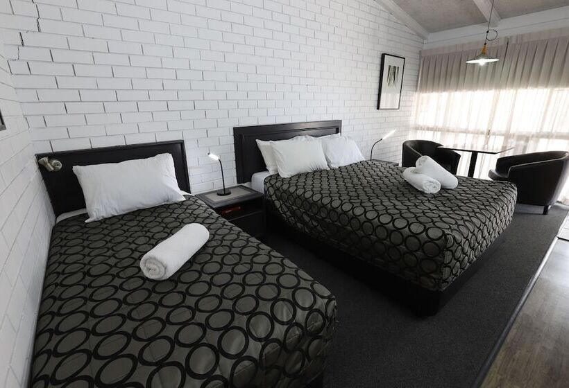 标准间, The Town House Motor Inn