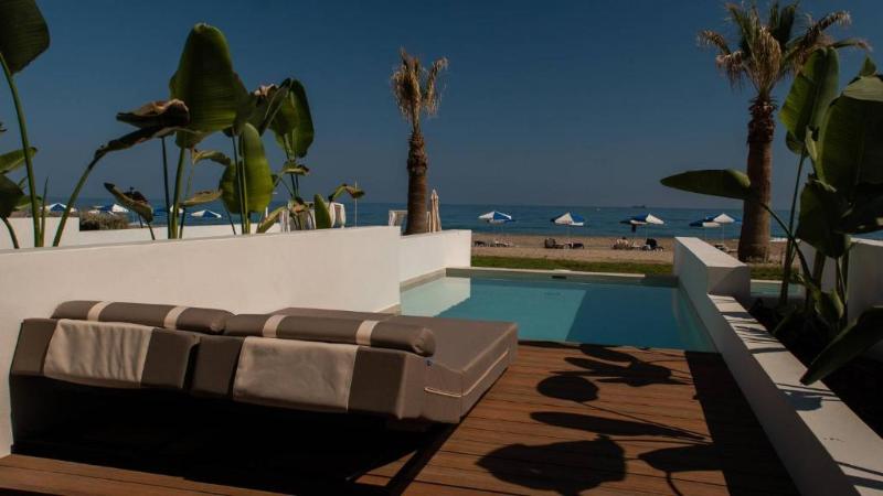 Escritório Estándar, Iperion Beach