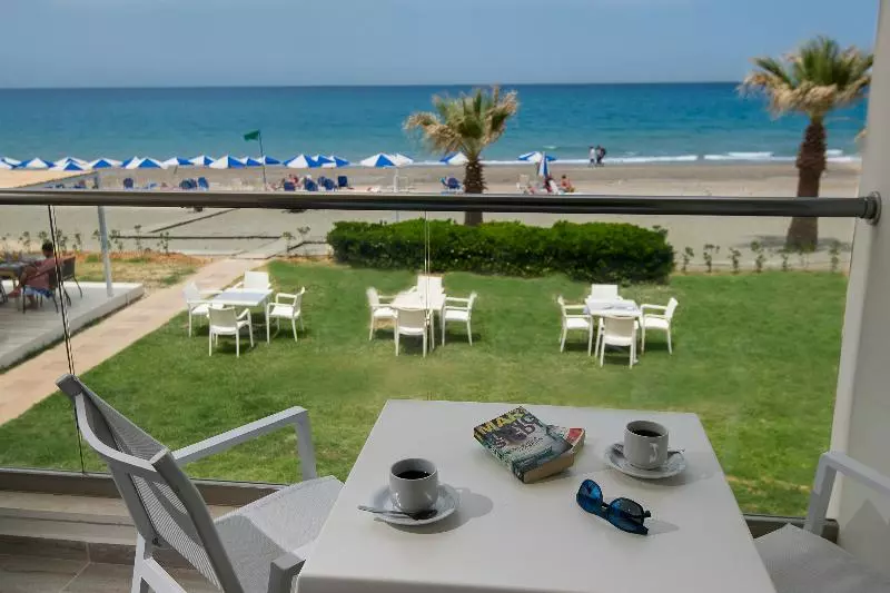 オーシャンビュースーペリアワンルーム, Iperion Beach