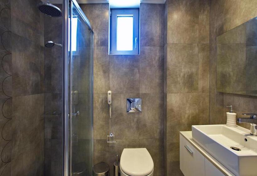 Escritório Estándar, Iperion Beach