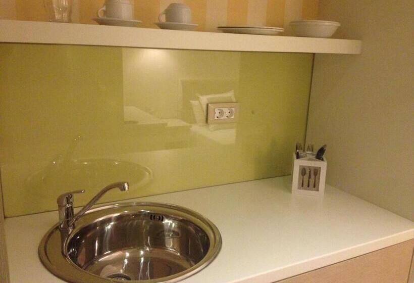 Escritório Estándar, Iperion Beach