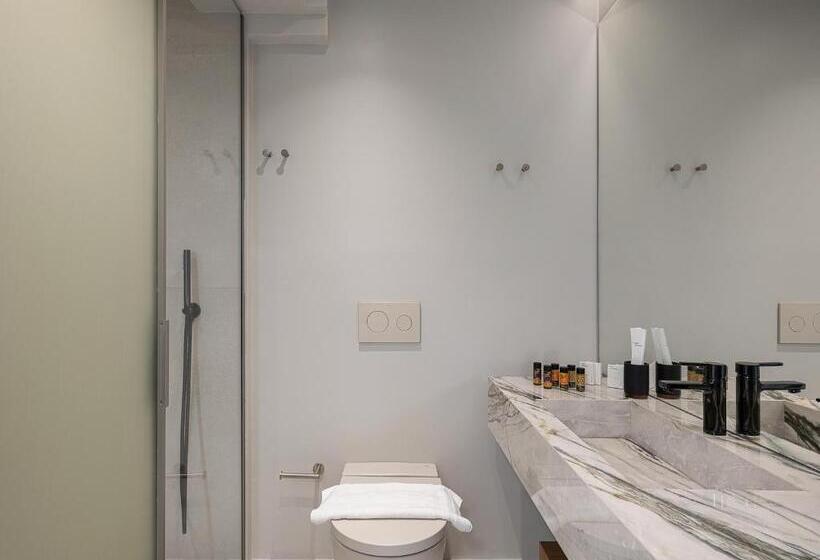 Escritório Estándar, Iperion Beach