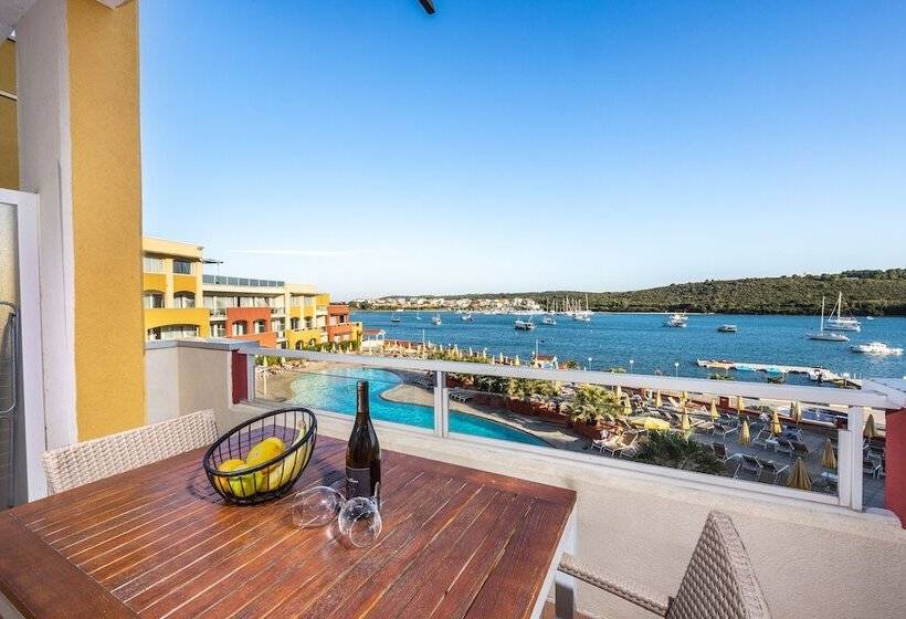 带有一个卧室和海景的高级公寓, Family Resort Del Mar