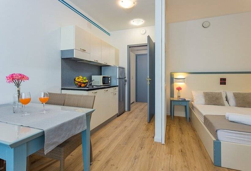 带有一个卧室和海景的高级公寓, Family Resort Del Mar