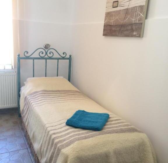 חדר סטנדרד יחיד חדר אמבטיה משותף, Retro Hostel