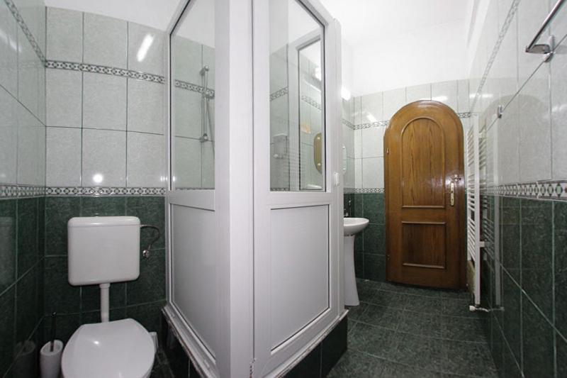 חדר סטנדרד יחיד חדר אמבטיה משותף, Retro Hostel