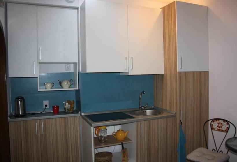 חדר סטנדרד יחיד חדר אמבטיה משותף, Retro Hostel