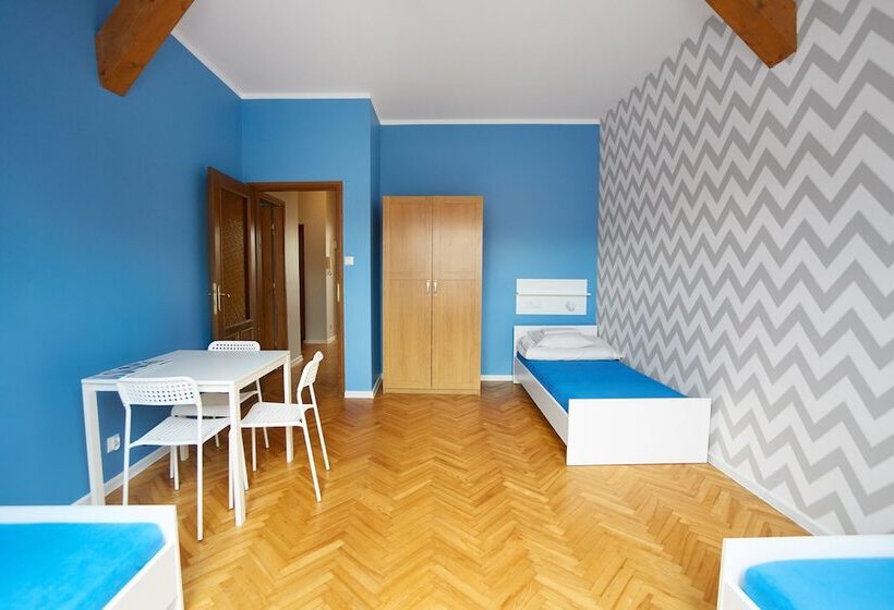 バスルーム共有のトリプルスタンダード, Dizzy Daisy Hostel