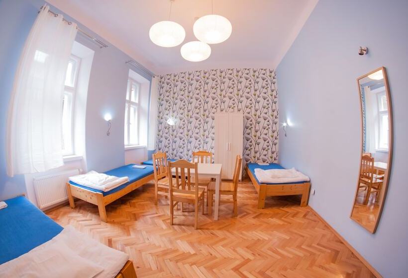 Номер Стандарт Четырехместный Совместный Санузел, Dizzy Daisy Hostel