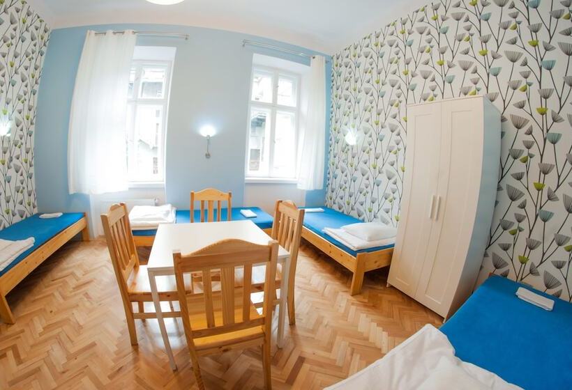 浴室共有スタンダード４人用ルーム, Dizzy Daisy Hostel