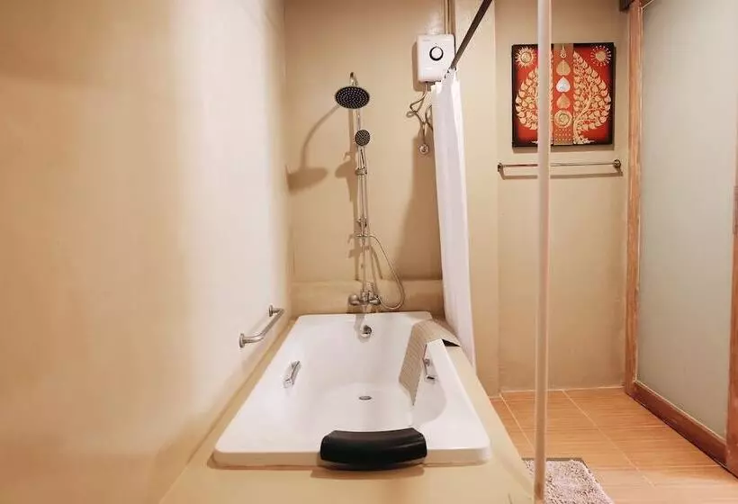 ویلای 1 خوابه, Buri Gallery House