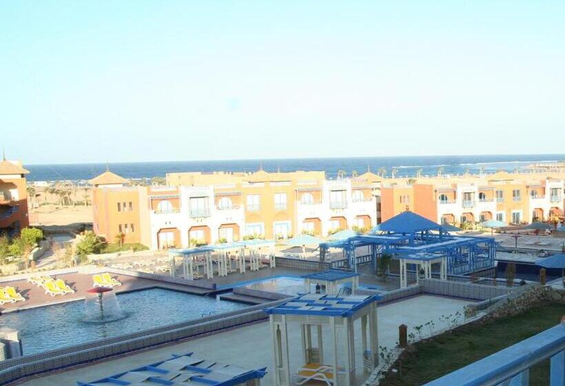 اتاق استاندارد سه تخته با چشم‌انداز باغ, Faraana Height Aqua Park Resort