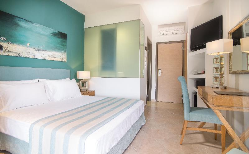 غرفة قياسية فردية, Flegra Palace