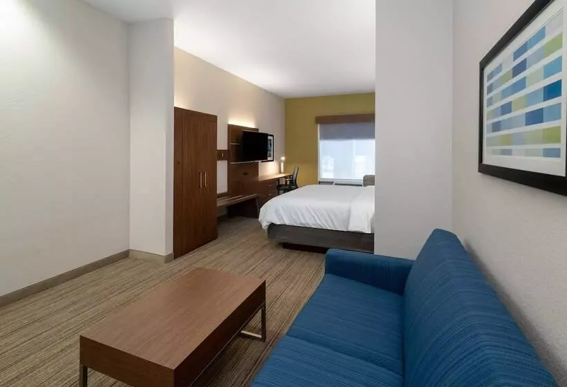 スイート, Holiday Inn Express Hotel & Suites Talladega, An Ihg